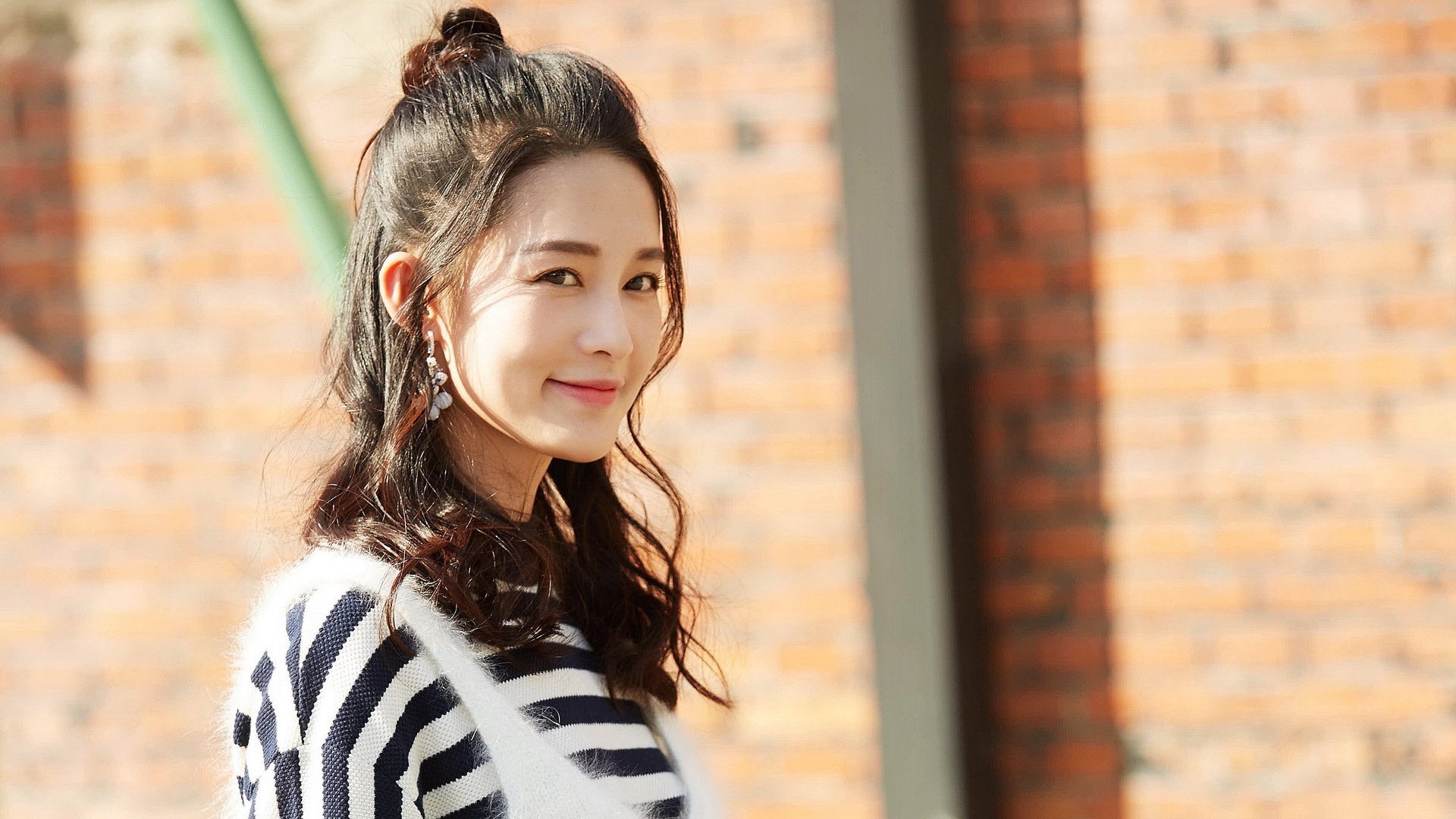 战术变化:不同联赛的攻防套路逐渐趋同,篮球赛联防战术