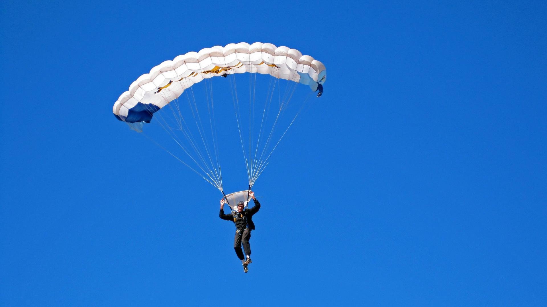 伊利亚·哈伦男子蝶泳赛场新星崛起