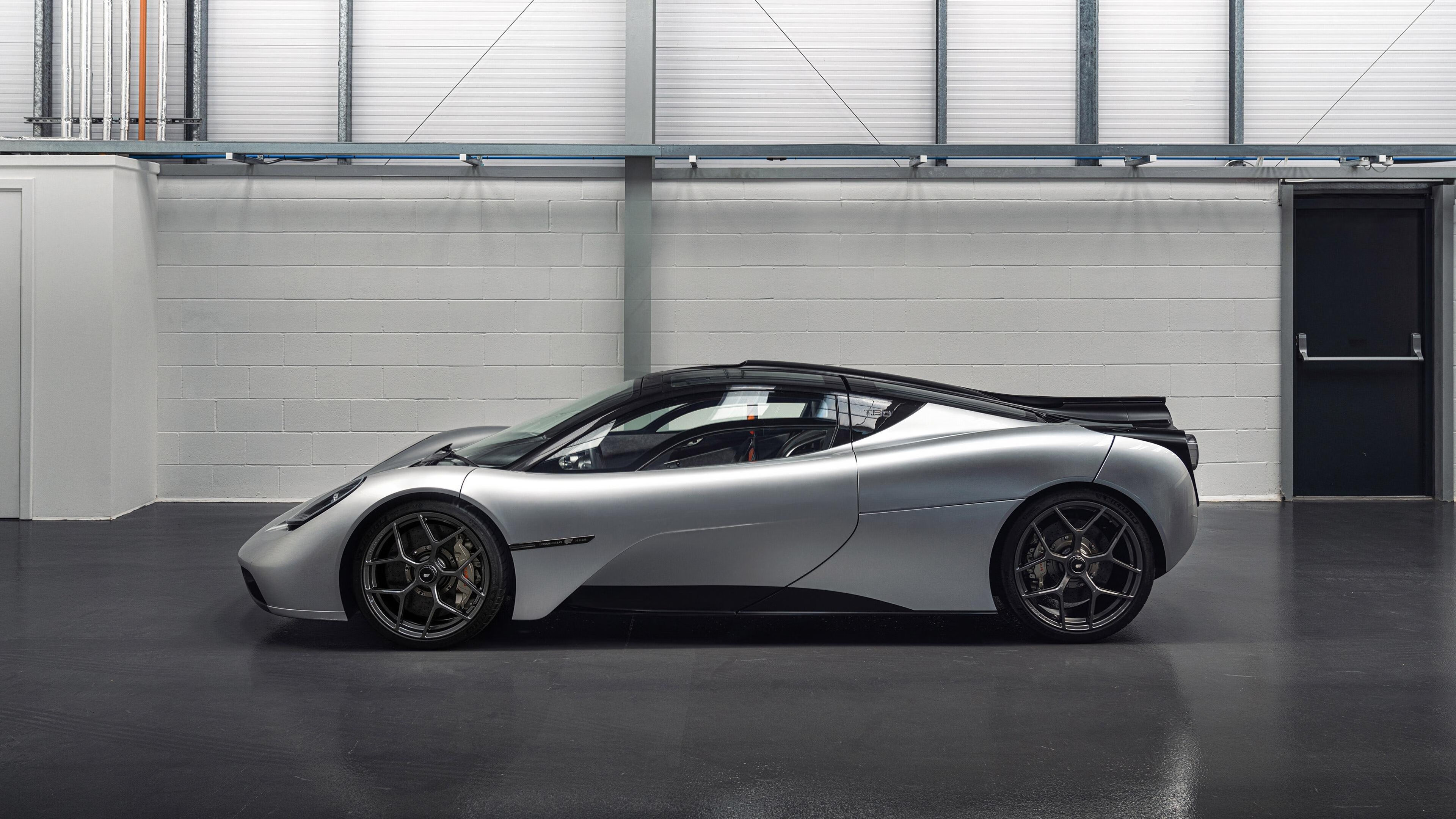 拉恩：凭借速度和力量，他能突破防线并为全黑队创造得分机会，拉恩的故事