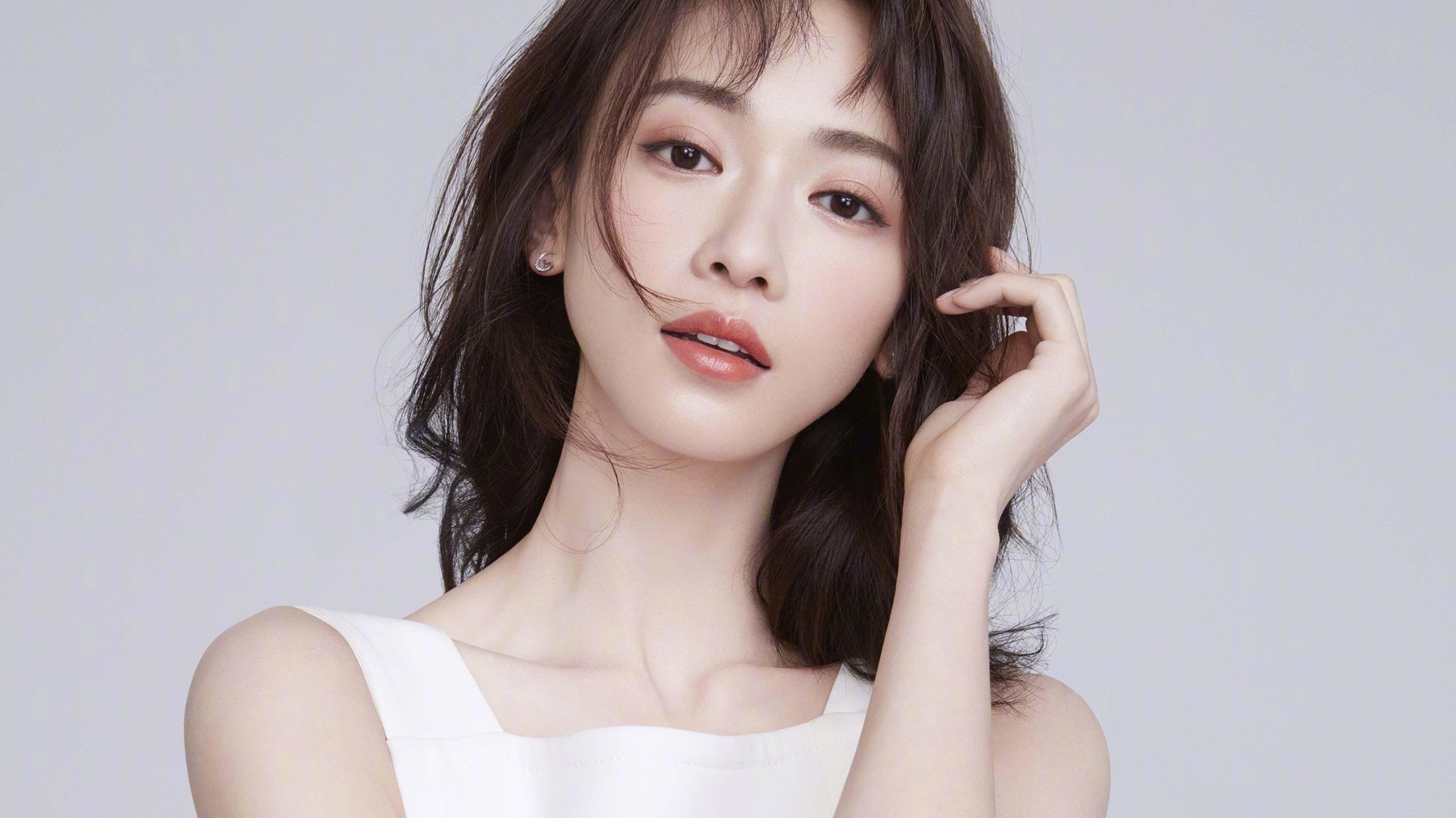 爱游戏体育app-爵士年轻球员夏训表现亮眼，爵士球队现役球员